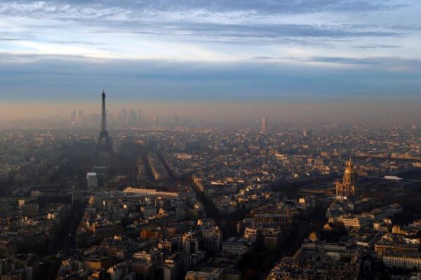 Paris plans major boost for cycling infrastructure in fight against pollution