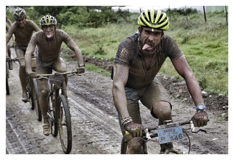 Stelling trudges into lead at muddy TransCape