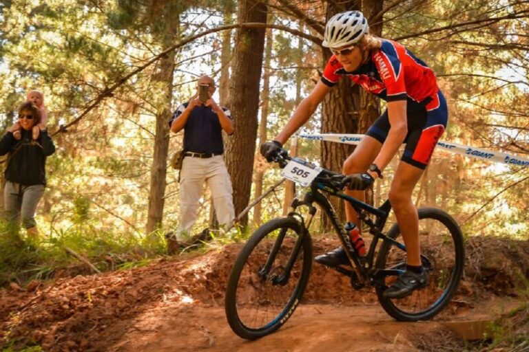 Symons, Bailey strike early in XCO Series