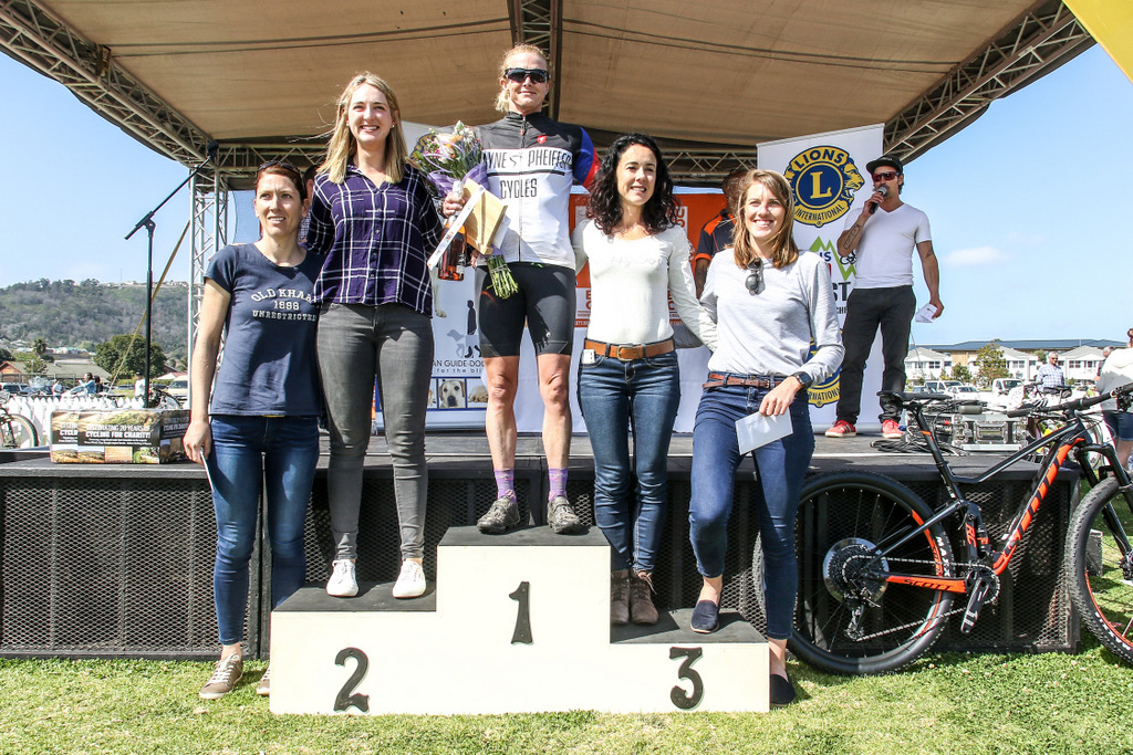 Nicky Giliomee (second from left) and Lizanne van der Merwe (far right) return to the BUCO Karoo to Coast with the aim of securing higher steps on the podium in 2019. Photo by Oakpics.com.