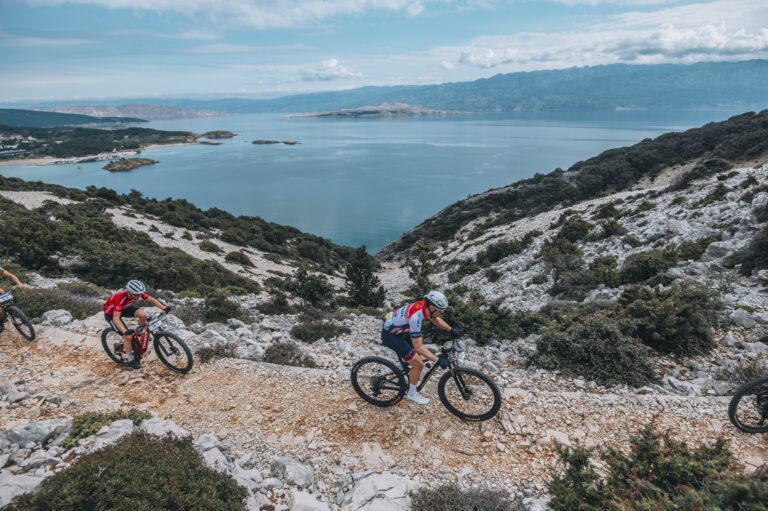 LET’S CONQUER THE ROCKS – 2024 4ISLANDS ENTRIES ARE OPEN