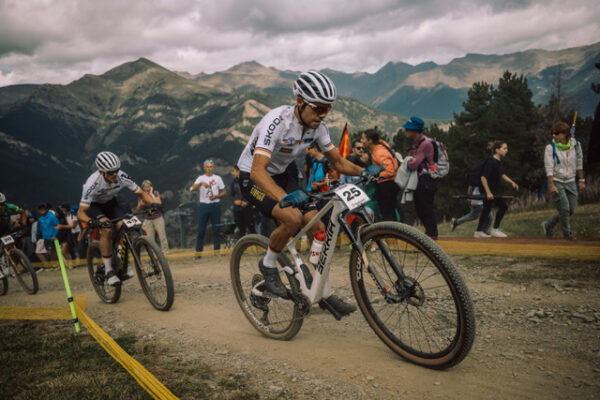 Elite riders Martins Blums and Julian Schelb forming a strong front for the Team! KMC bart brentjens