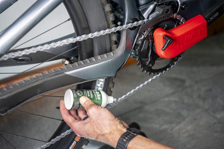 Squirt eZ-Luber Takes the Hassle out of E-Bike Chain Lubrication